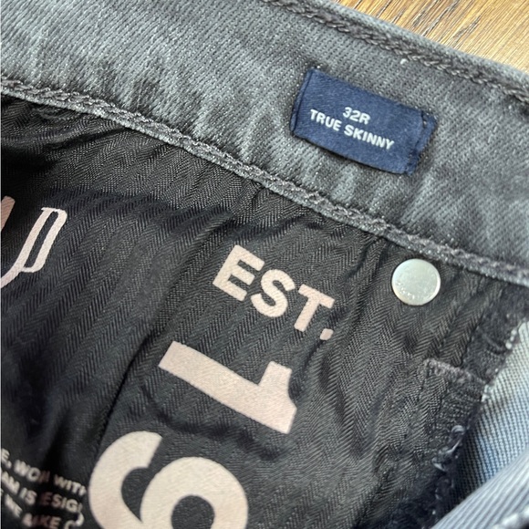 Gap 1969 Women’s Gray Distressed True Skinny Denim Jeans Size 32 Regular - Picture 4 of 10